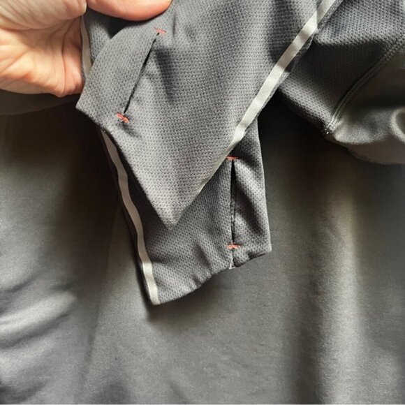 New Balance running Long Sleeve Reflective Pocket Thumbhole shirt Sz L - Picture 3 of 8